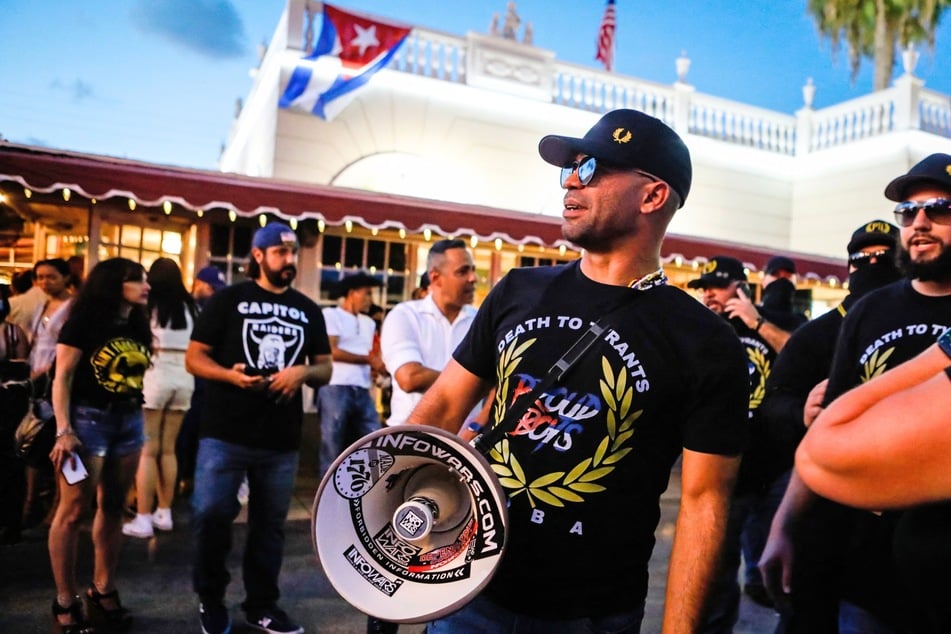 A former Washington DC police officer is facing federal charges for allegedly tipping off the leader of the Proud Boys about a warrant for his arrest.