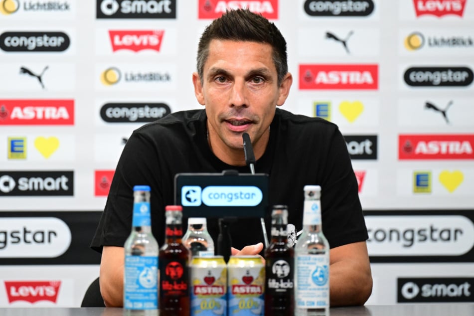 St. Paulis neuer Coach Marcel Rapp (47) hat sich am Montag erstmals gegenüber den Medien geäußert.