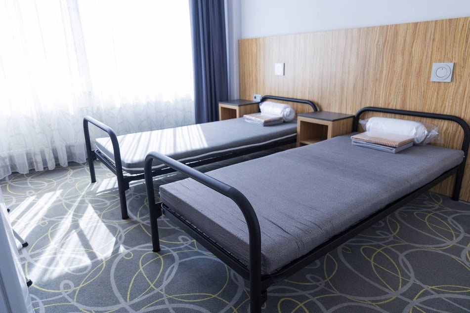 Spartanische Einrichtung: Flüchtlinge haben in der Regel ein Bett und wenige Quadratmeter Wohnfläche zur Verfügung. (Symbolfoto)