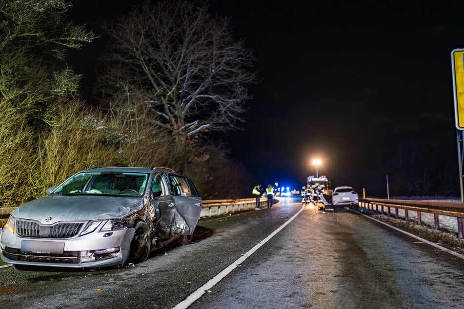 Insgesamt neun Personen befanden sich während dem Unfall in den beiden Fahrzeugen.