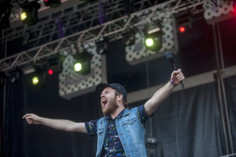 Sänger Roughton 'Rou' Reynolds bei einem Festivalauftritt mit seiner Band "Enter Shikari."