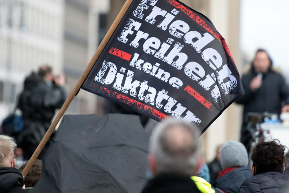 Berlin: Berliner Verwaltungsgericht weist Eilantrag gegen Verbot von "Querdenker"-Demo zurück