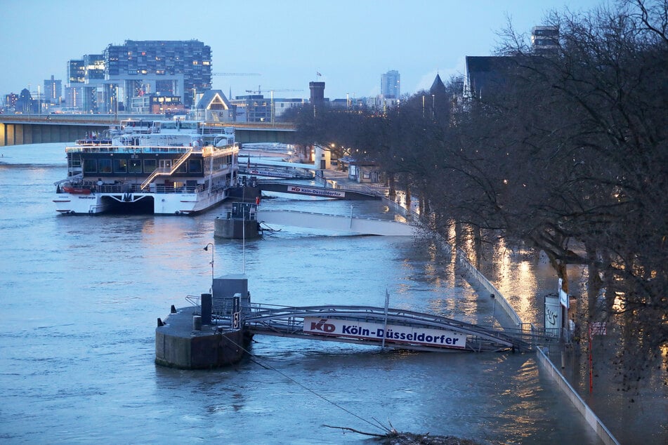 Am Dienstag ist das Pegelstand in Köln wieder unter die kritische Marke von 8,30 Metern gesunken.