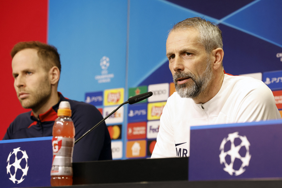 Am Montag auf der Pressekonferenz zeigte sich Leipzigs Trainer Marco Rose (47, r.) sehr gewillt, das Spiel gegen Madrid gewinnen zu wollen.