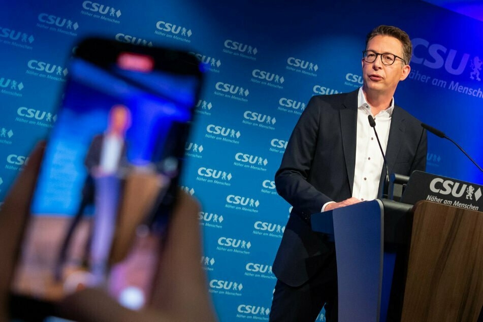 CSU will Kurs für Sondierungen abstecken, FDP fühlt sich von Blume-Tweet provoziert