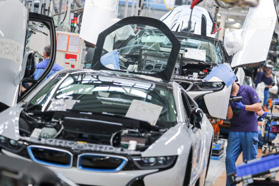 BMW will verstärkt die Entwicklung von Feststoffbatterien vorantreiben. (Archiv)