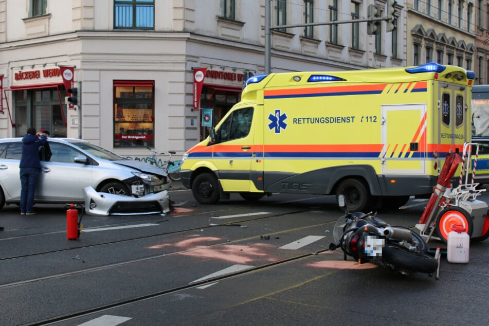 Auf der Jahnallee in Leipzig ist es am Montagmorgen zu einem Unfall gekommen.