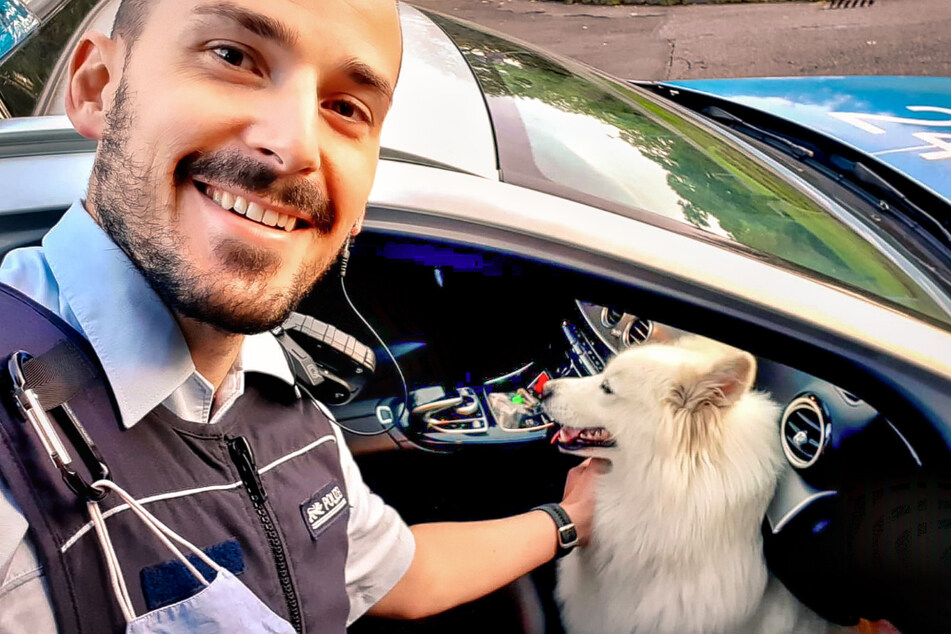 Ein Polizeibeamter krault Hund "Anno".