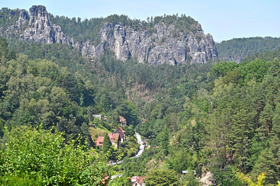 Von der Terrasse des Ferienhauses "Kleine Bastei" bietet sich ein perfekter Blick auf das Elbtal.
