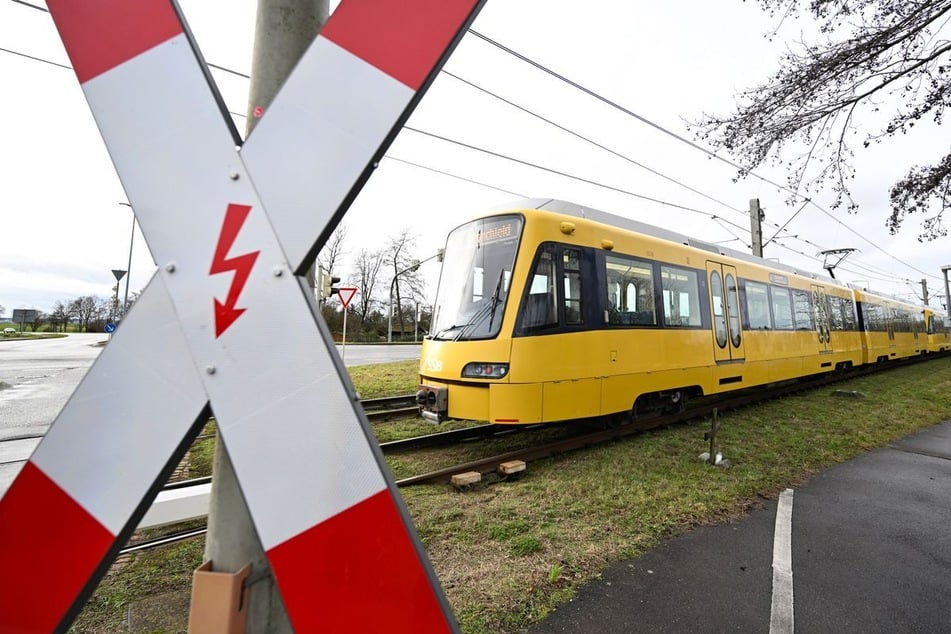 Die Stuttgarter Straßenbahn konnte am Montag nicht mehr rechtzeitig bremsen. (Symbolbild)