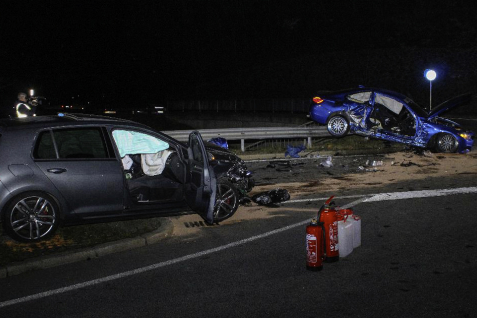 Der VW stieß mit der Front in die Beifahrerseite des BMW. Die 16-Jährige auf dem Beifahrersitz erlitt tödliche Verletzungen.