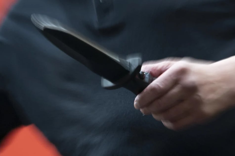 Der Angreifer stach mehrfach auf den 47-Jährigen ein. (Symbolfoto)