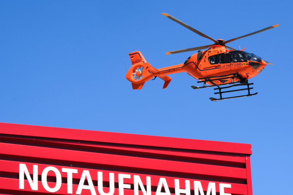 Der 15-Jährige musste in eine Spezialklinik geflogen werden. (Symbolbild)