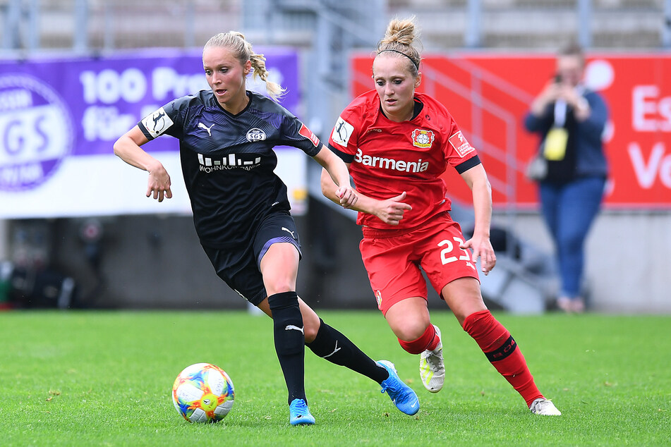 Turid Knaak (l.) bei einem Bundesligaspiel ihres Vereins SGS Essen.
