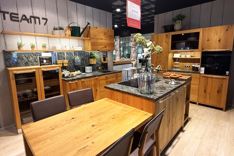 Die Team7 Loft Kücheninsel für 29.998 statt 44.564 Euro.