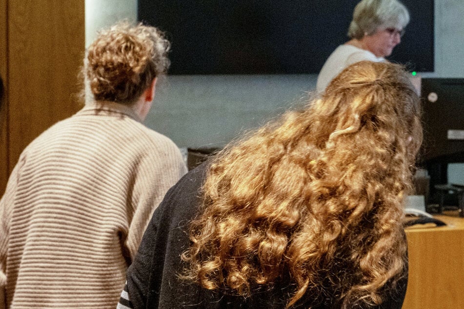 Die beiden Frauen sollen eine Hausgeburt ohne ärztliche Hilfe geplant haben, in deren Folge das Neugeborene starb.