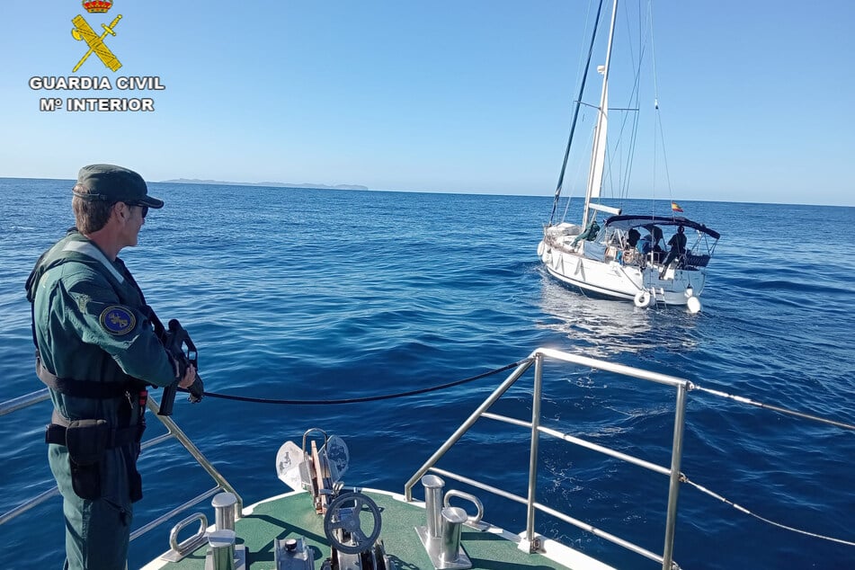 Die in Seenot geratenen Diebe mussten von der Guardia Civil gerettet werden.