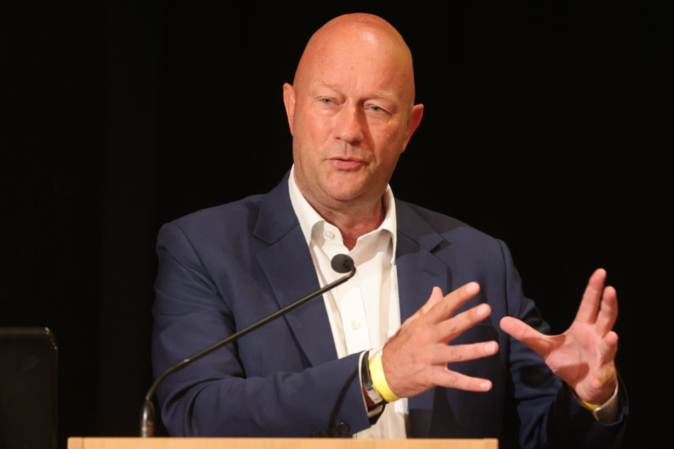 Thüringens ehemaliger Ministerpräsident Thomas Kemmerich (57, FDP) hat sich auf dem Landesparteitag seiner Partei für Kernenergie ausgesprochen.