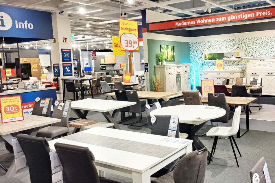 Wegen Schließung hat ROLLER hunderte Möbel zum Hammerpreis raus