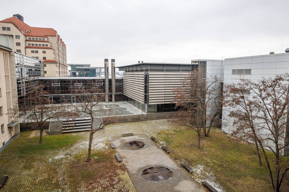 Blick in den Innenhof. Dort soll der Kubus gebaut werden.