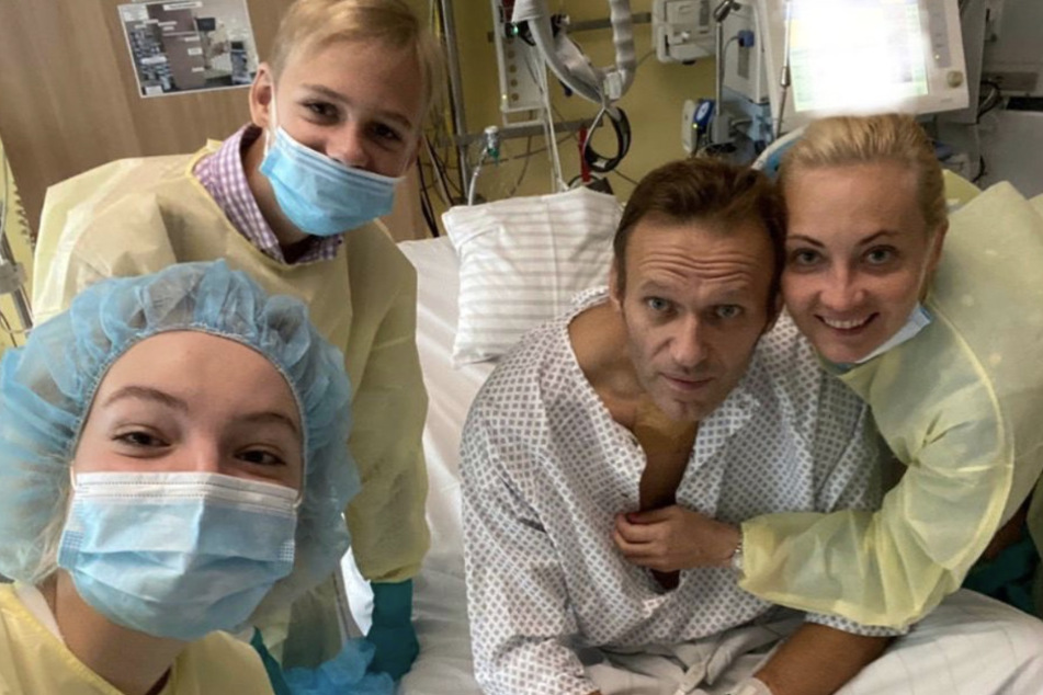 Putin-Kritiker Nawalny meldet sich mit Selfie vom Krankenbett