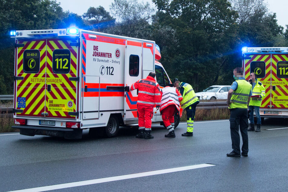 Der Rettungsdienst brachte zwei verletzte Frauen in umliegende Krankenhäuser.
