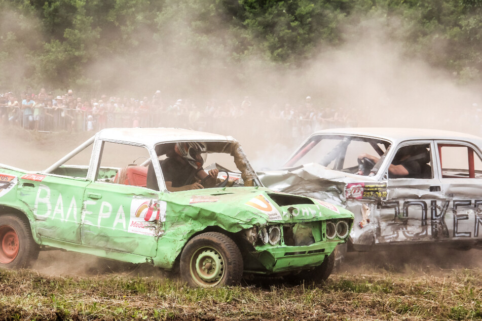 Bereits zum 14. Mal findet das Crash-Car-Rennen in Seiffen im Erzgebirge statt. (Symbolbild)