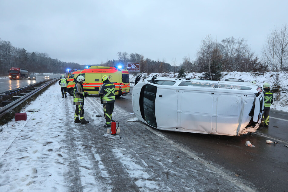 Unfall auf der A4 am Montagnachmittag: Ein Ford-Transporter überschlug sich.