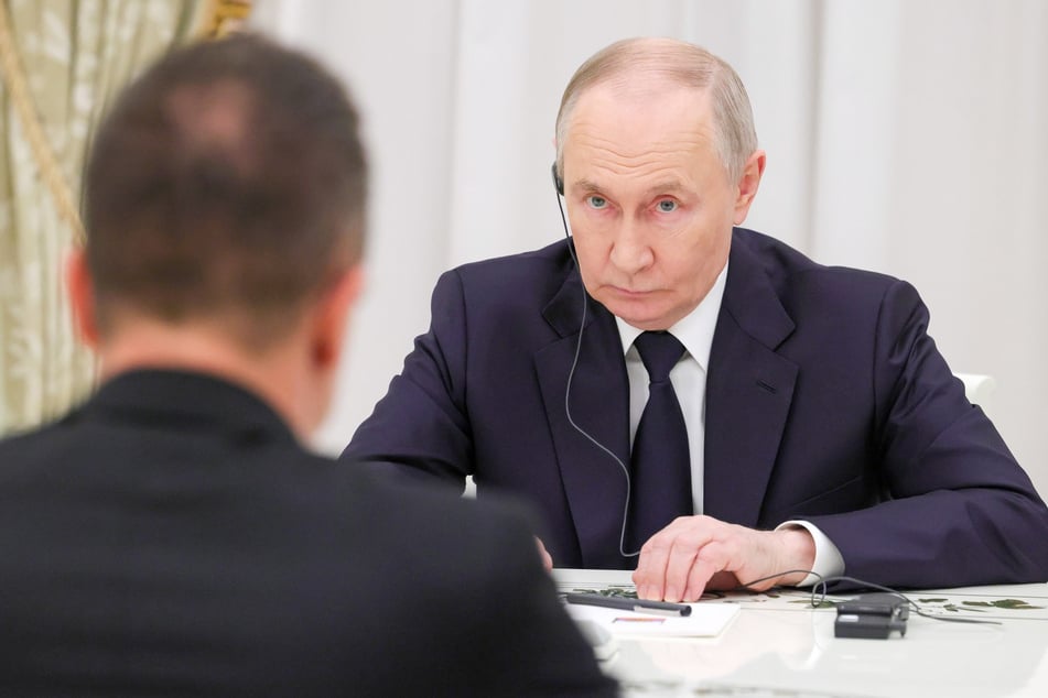 Russlands Präsident Wladimir Putin (73) hat zwei Kriegsgefangene in die Freiheit entlassen.