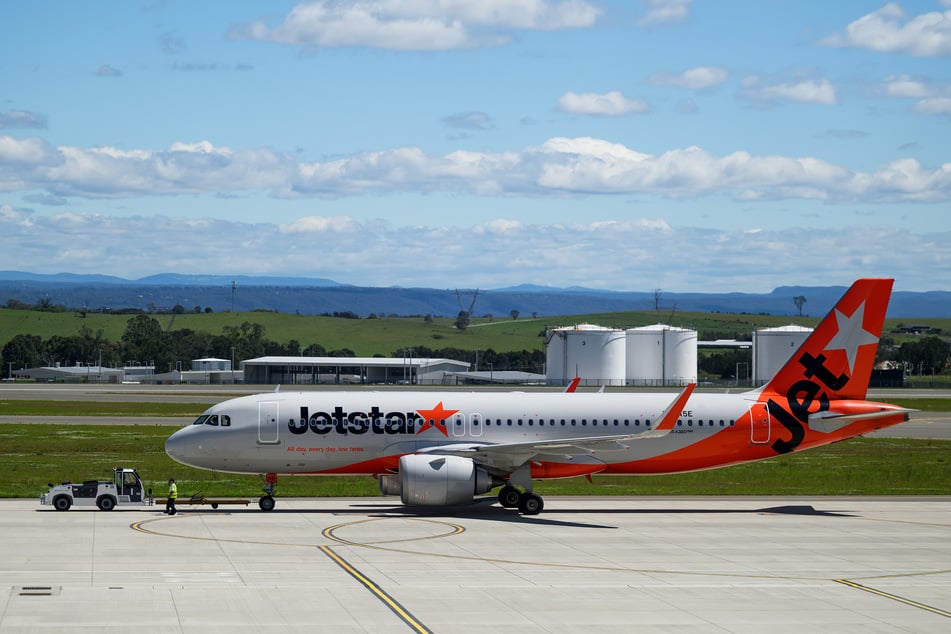 Die australische Billigfluggesellschaft Jetstar startete den ersten Inlandsflug vom neuen Flughafen.