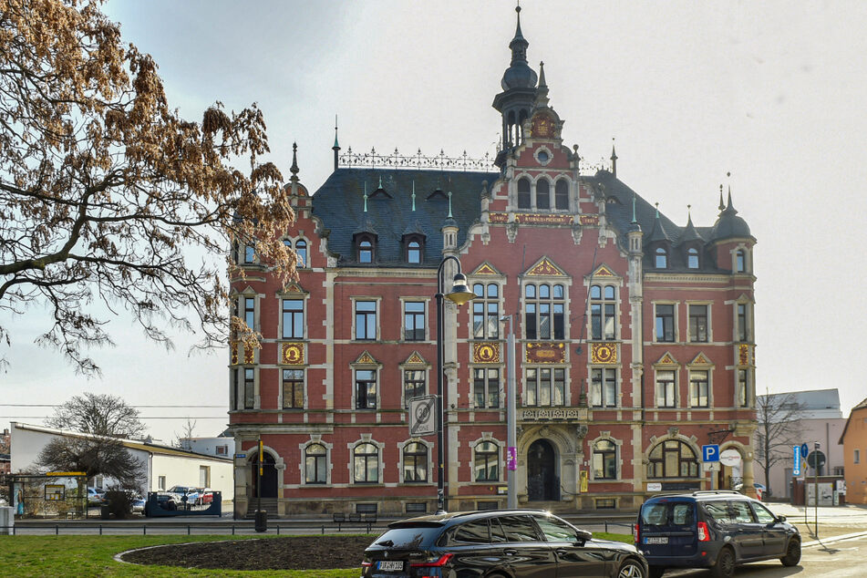 Das Rathaus Pieschen wird ab August für 2,8 Millionen Euro saniert.
