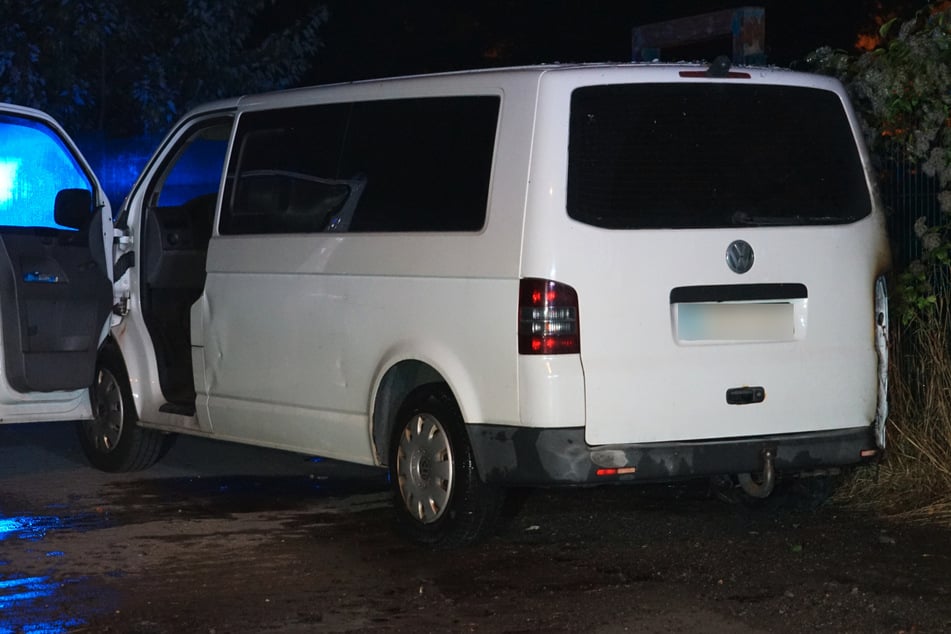 Leipzig: 15.000 Euro Schaden: Transporter brennt im Nordosten von Leipzig