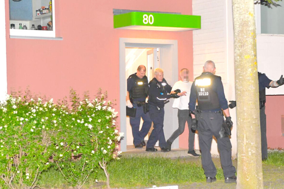 In Berlin-Neukölln ist in der Nacht zu Dienstag ein Familienstreit eskaliert.