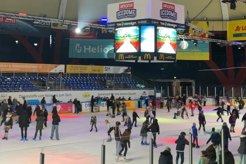 Im Anona Icedome wird am Samstag auf dem Eis gefeiert.