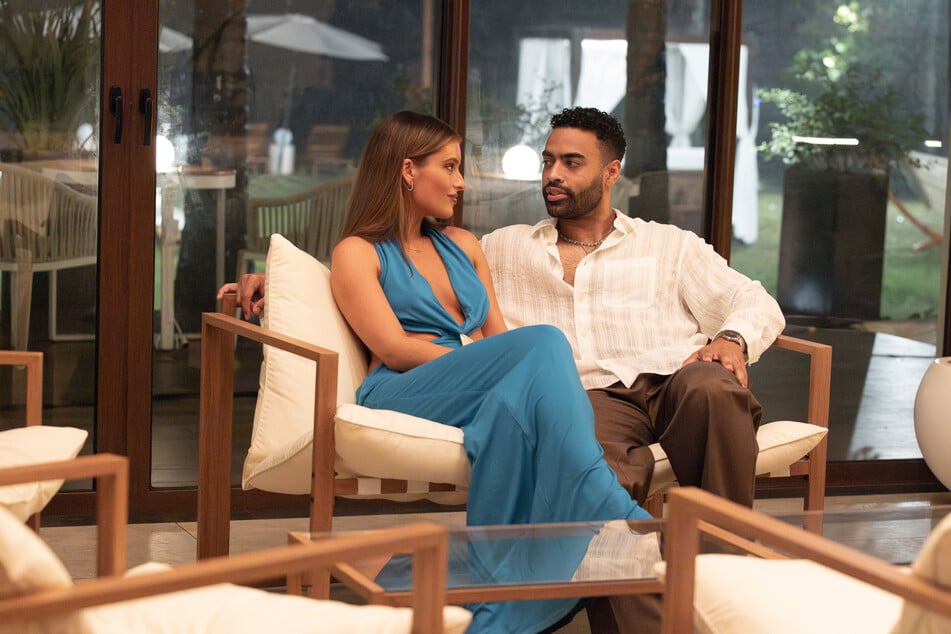 Lexi (l.) admitted she wasn't sure if Justin was ready for a new relationship in Paradise, even before his ex hit the beach!