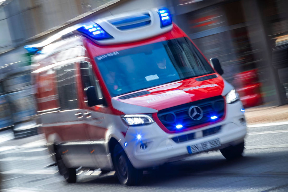Rentner unachtsam beim Abbiegen: Radlerin (†58) stirbt bei Unfall