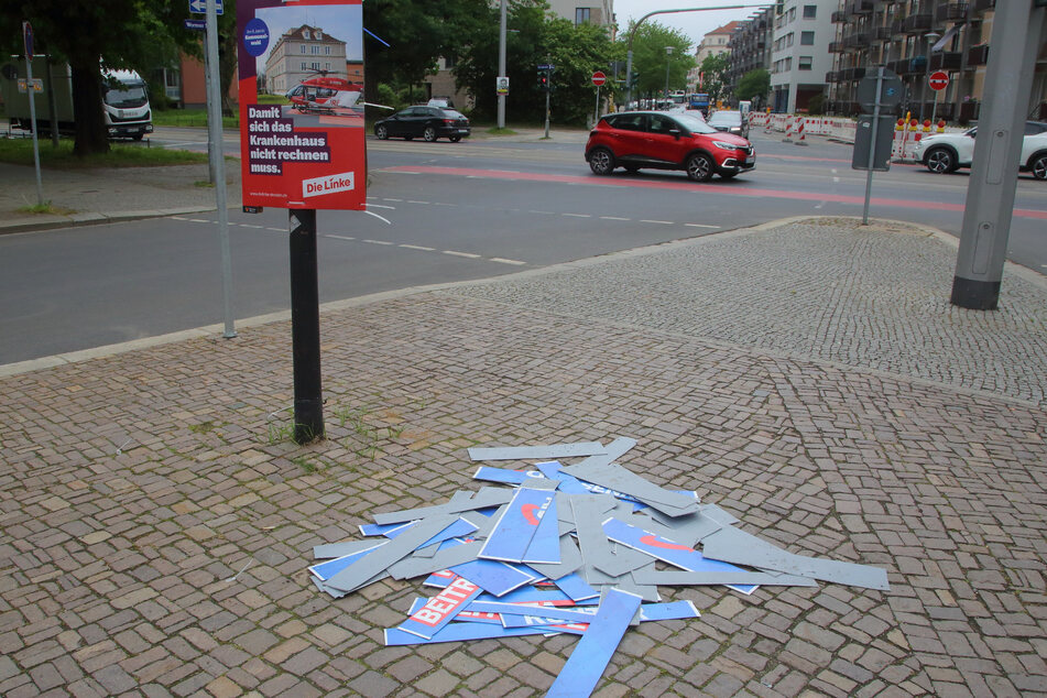 In zahllose Einzelteile zerrissen: ein AfD-Plakat an der Wormser Straße (Striesen).