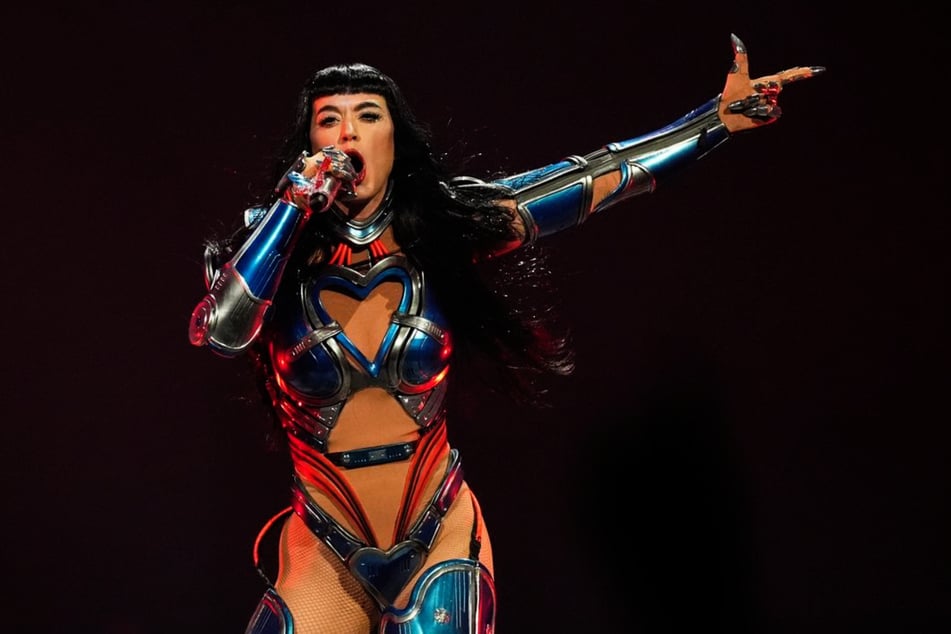Vor dem Neuen Schloss! Katy Perry hüpft in Stuttgart herum