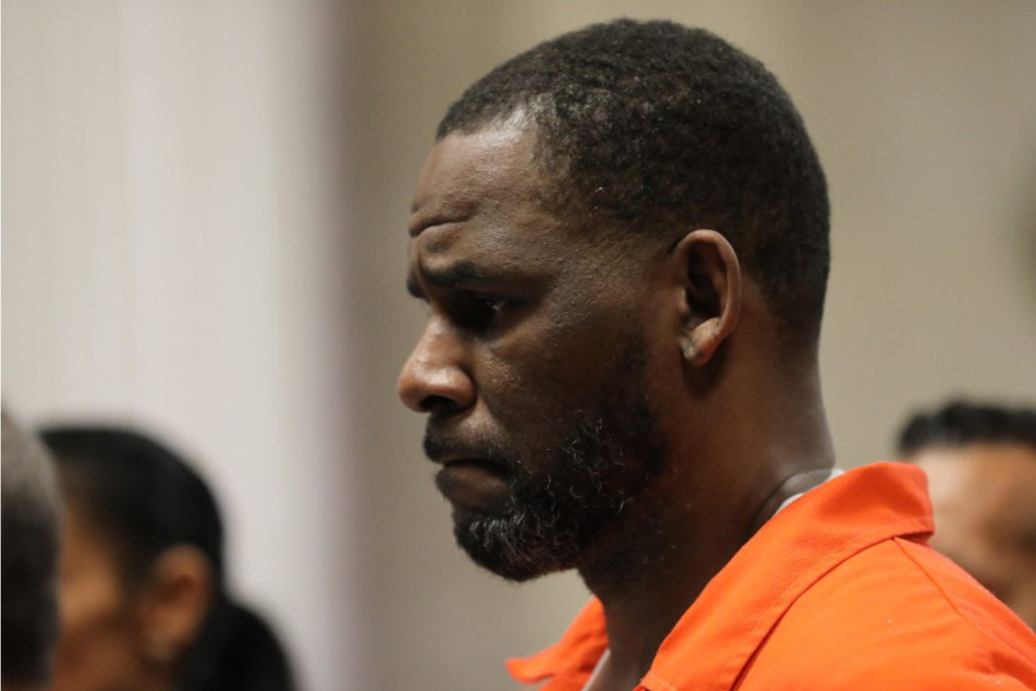R. Kelly: Feds seek 25 more years in jail on Chicago conviction