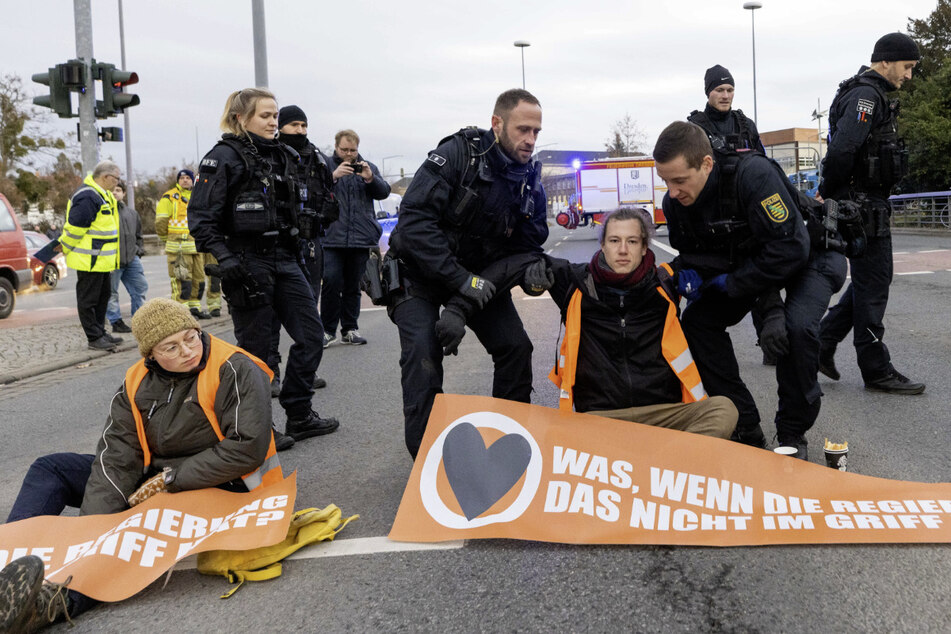 Anfang Dezember vergangenen Jahres blockierten Mitglieder der "Letzten Generation" die Nürnberger Straße in Dresden.