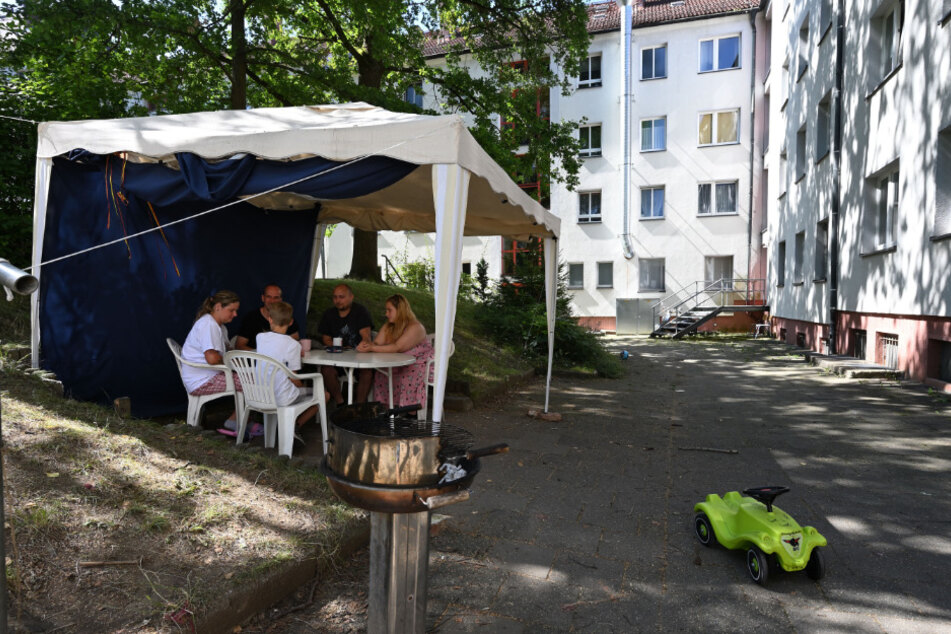 Der Pavillon im Hinterhof ist der Streitpunkt der Nachbarschaft.