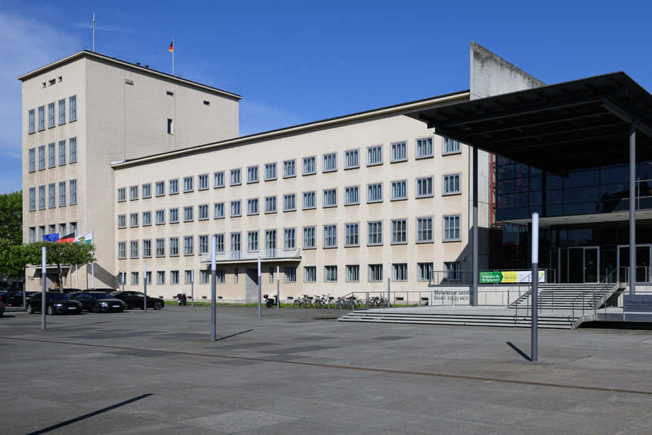 Der Landtag in Dresden - die Mehrheitsverhältnisse bei den Abgeordneten entscheiden über Sachsens künftige Regierung.