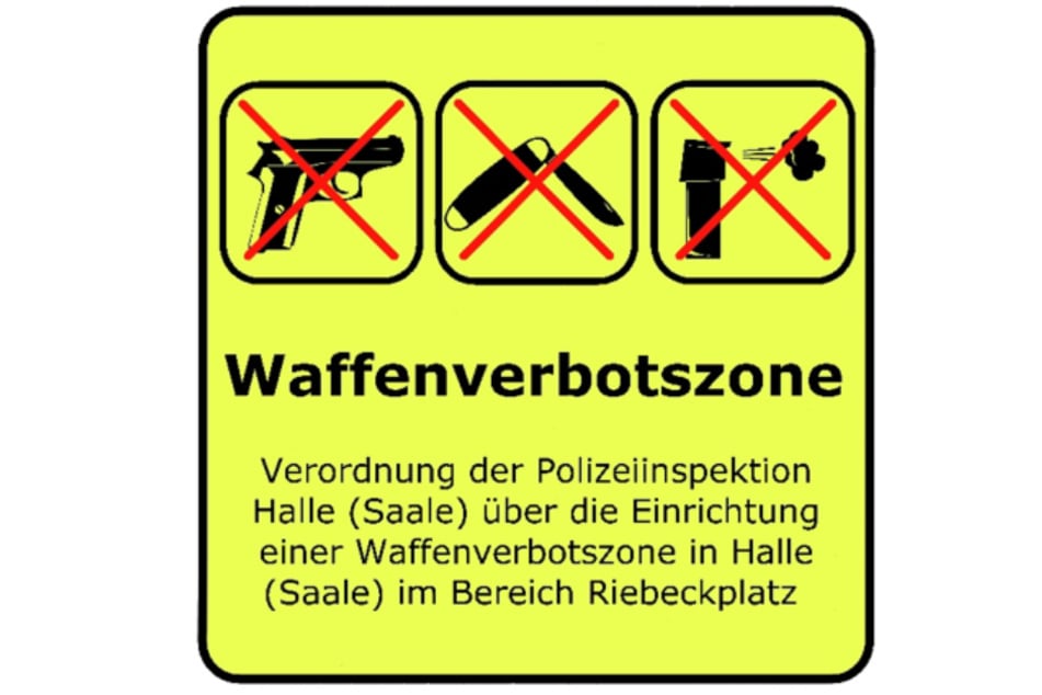 Mit diesen Schildern soll ab Mittwoch die Waffenverbotszone markiert werden.