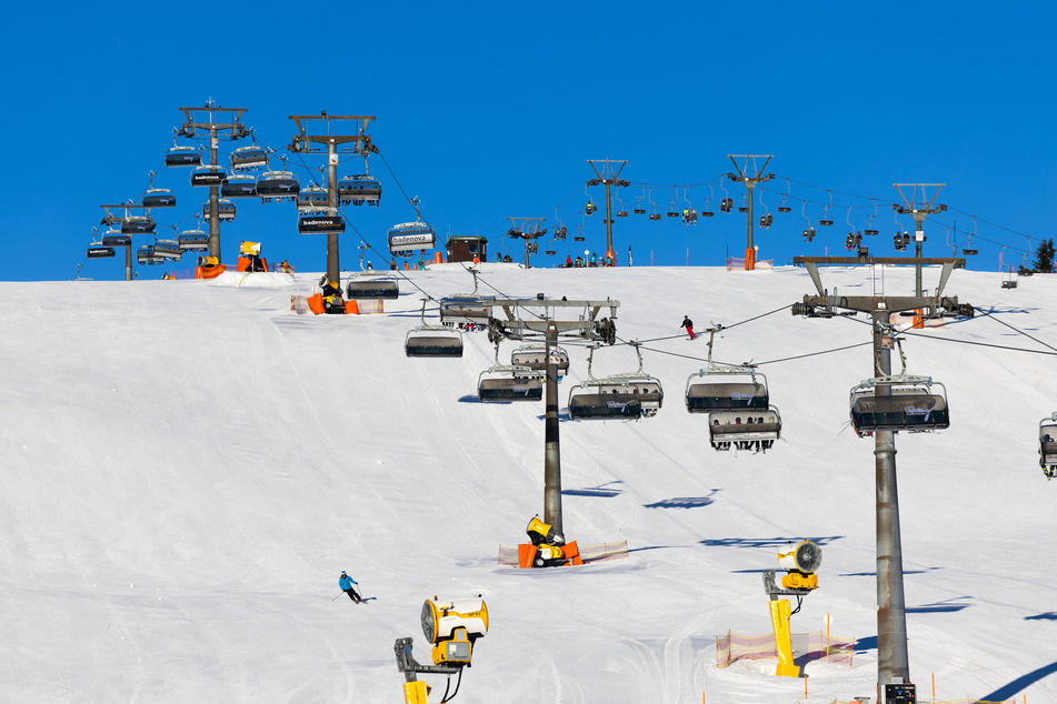 Ein traumhafter Wintertag lockte unzählige Skifahrer auf den Feldberg.