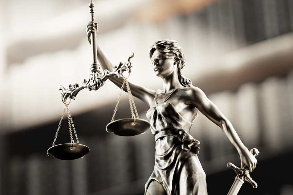 Der 16-Jährige wurde zu 21 Monaten teilbedingter Haft verurteilt. (Symbolfoto)