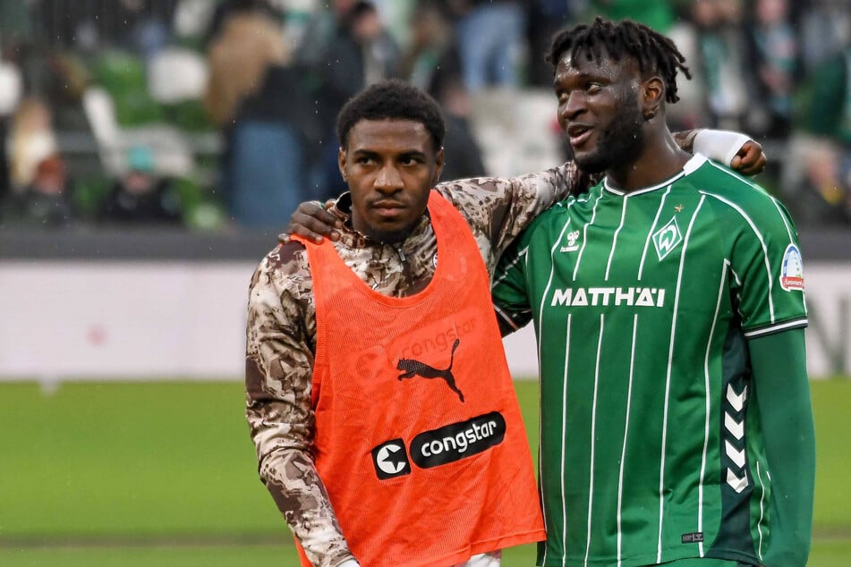 Oladapo Afolayan (l) blieb in Bremen aus disziplinarischen Gründen außen vor.
