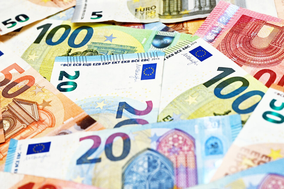 Das Grunderbe von 20.000 Euro muss drei Jahre auf die hohe Kante gelegt werden. (Symbolbild)