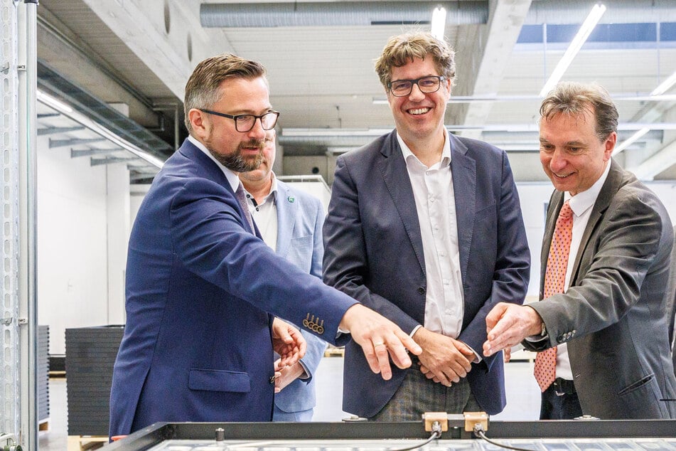 Giga! Riesige Modulfabrik für Strom & Wärme in Sachsen eingeweiht
