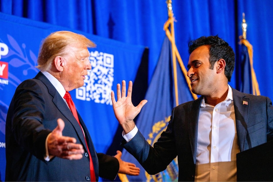 Donald Trump (l.) greets Vivek Ramaswamy during a campaign rally at the Atkinson Country Club on January 16, 2024 in Atkinson, New Hampshire.