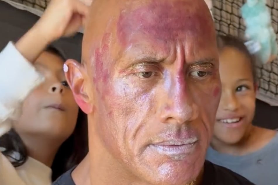 En lugar de acción dura, la estrella de Hollywood Dwayne "The Rock" Johnson (53) muestra esta vez su lado paternal sensible.